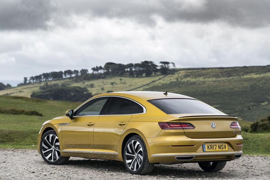  Volkswagen Arteon 4Motion R-Line 2017 года  (UK) (фото 16 из 41)